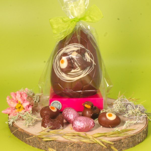 Milk Chocolate Easter Egg with Mini Eggs or Pralines