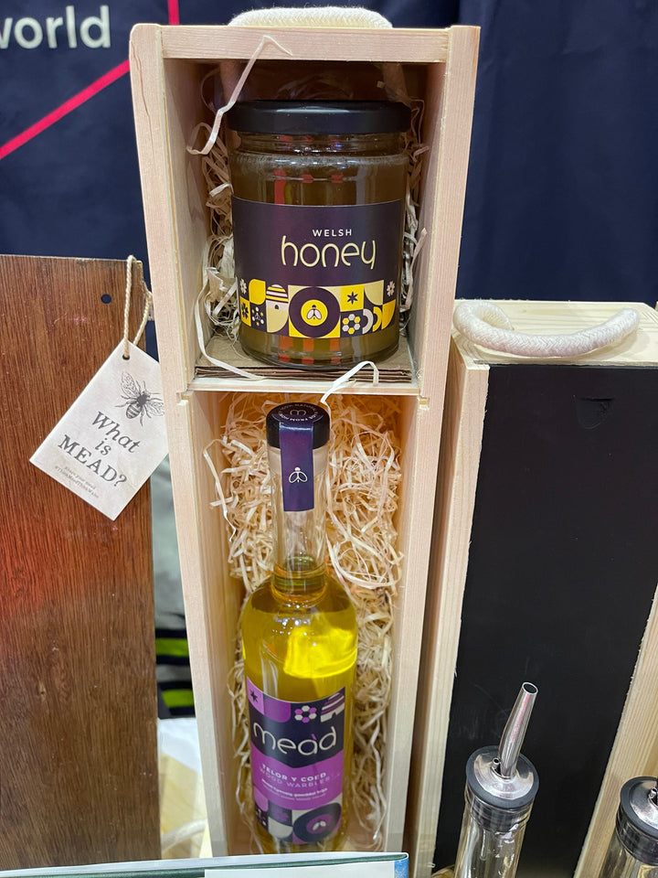 Wood Warbler - Telor Y Coed: Medium Sweet Mead With Honey in Gift Box 500ml